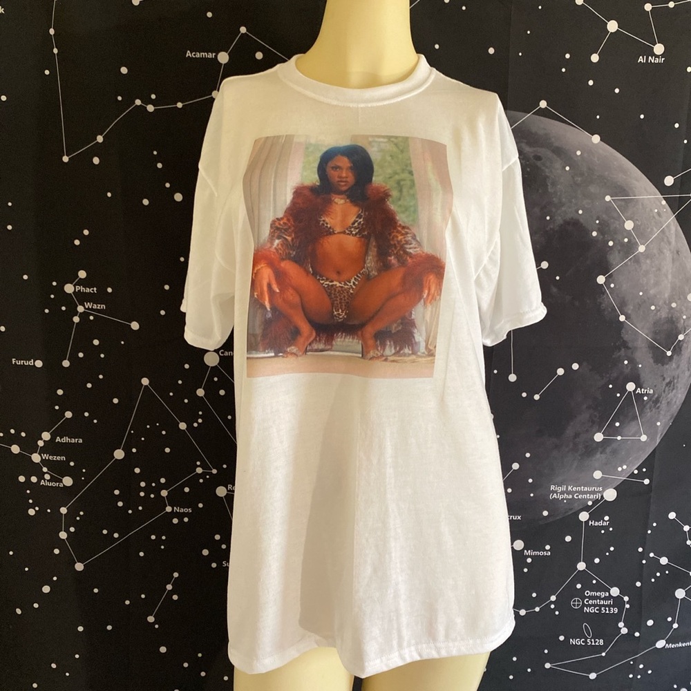 Lil Kim graphic tee. 🖤 - Picture 2 of 4